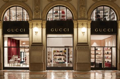 is gucci an italian designer|who designs for gucci now.